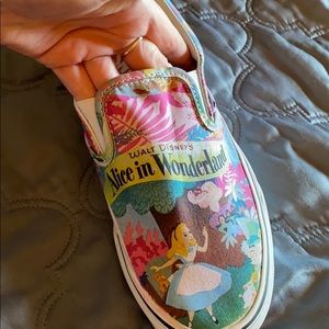 Alice in wonderland vans size 8.5